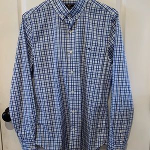 Vineyard Vines men’s button down shirt